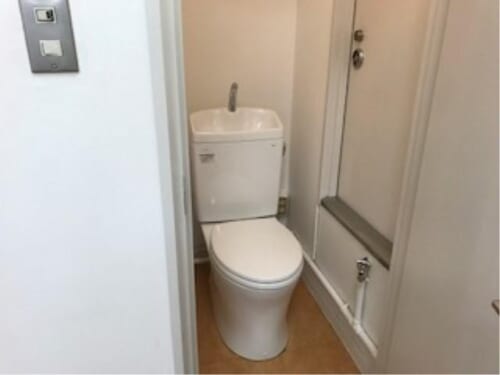 トイレ（前回入居者の写真です。）