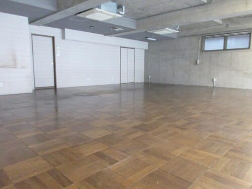 残置物のエアコンがあります。